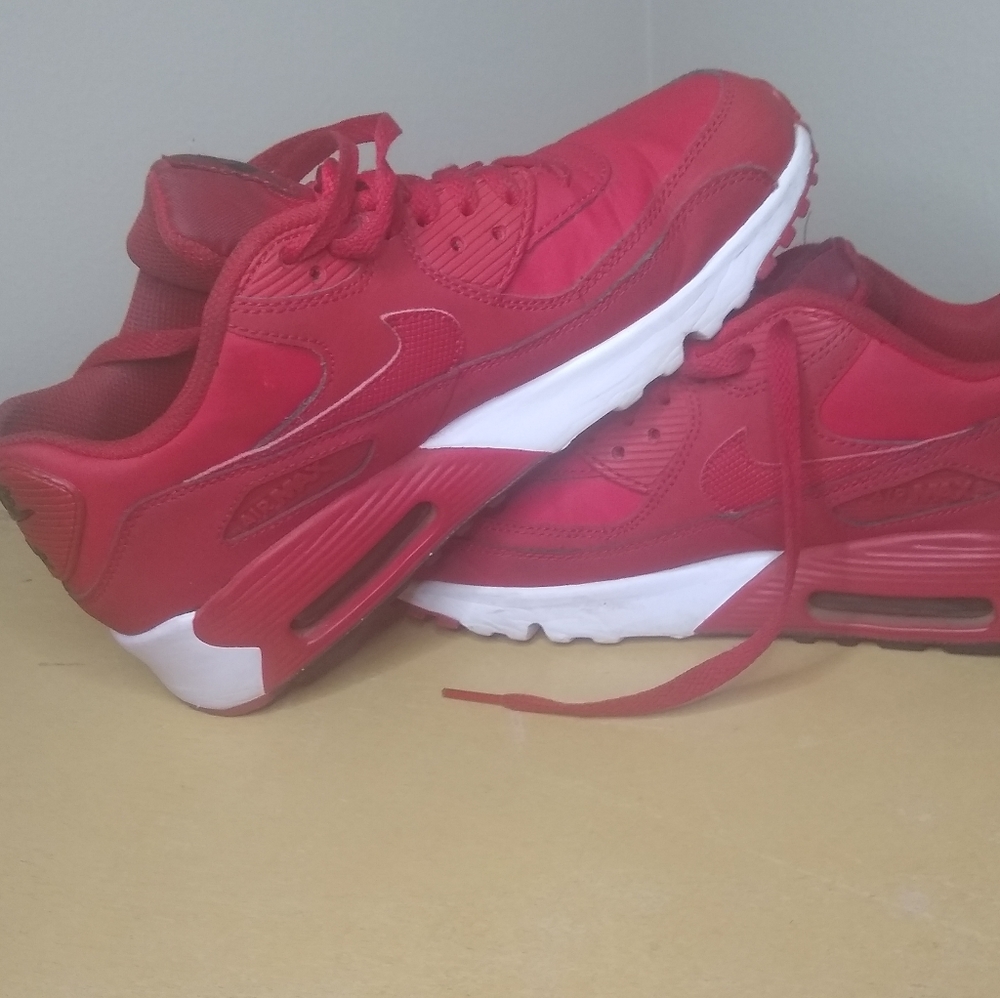 ❤️ Nike air max in red EUC 2003